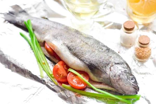Форель с лимоном целиком в фольге в духовке