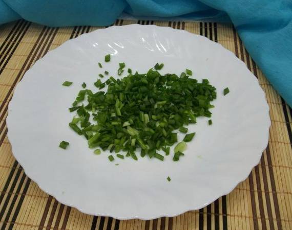 Диетический салат с яйцом