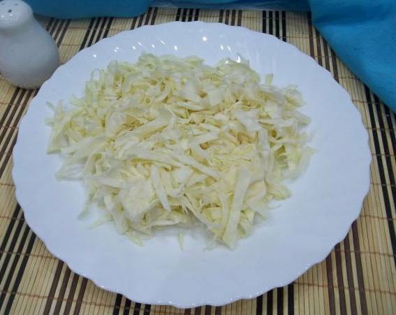 Диетический салат с яйцом