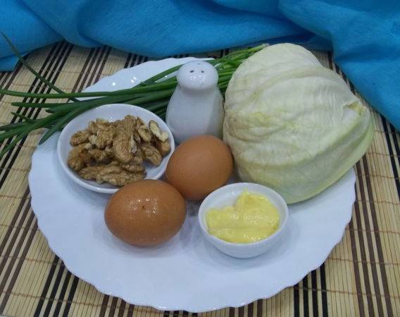 Диетический салат с яйцом
