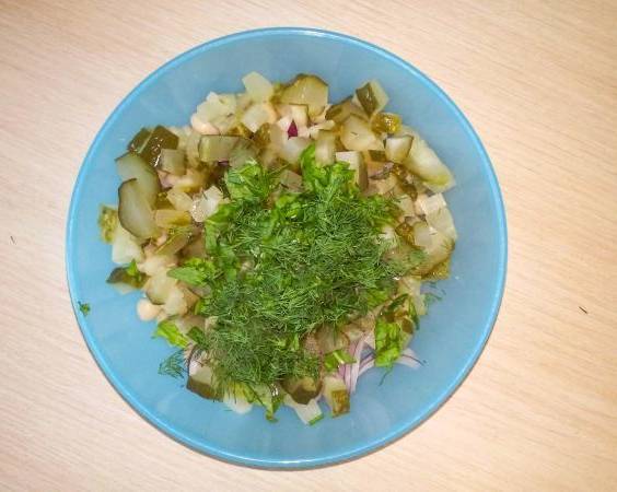 Диетический салат с фасолью