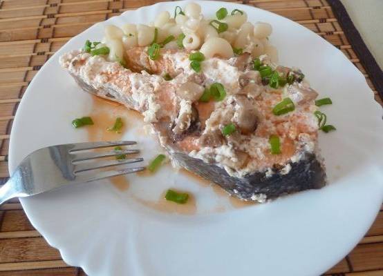 Стейки форели со сливками в духовке