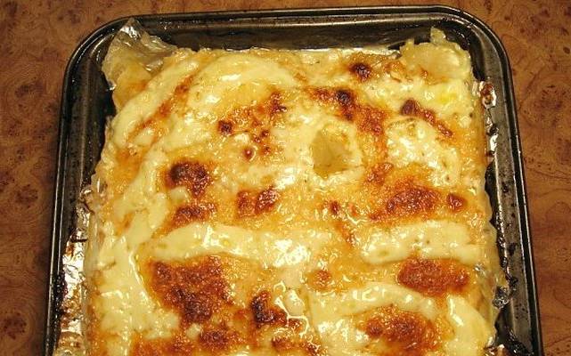 Форель с ананасами в духовке