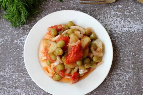 Зимний салат с горошком