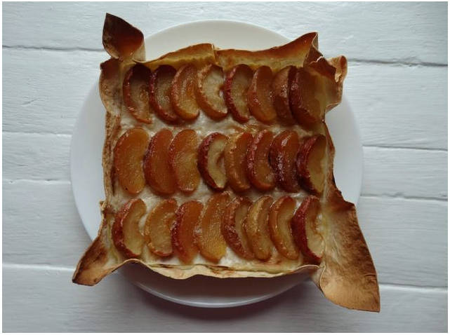 Пирог из лаваша с творогом и яблоками