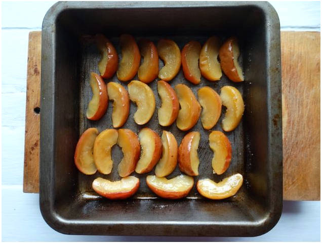 Пирог из лаваша с творогом и яблоками