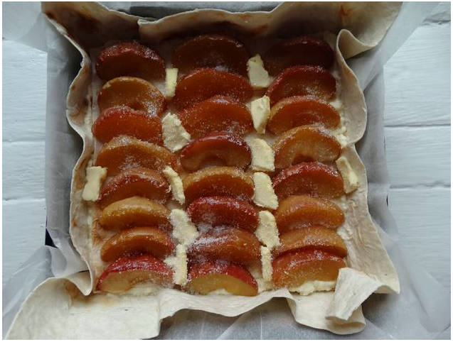 Пирог из лаваша с творогом и яблоками