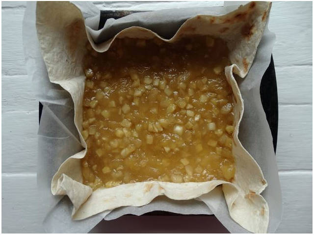 Пирог из лаваша с творогом и яблоками