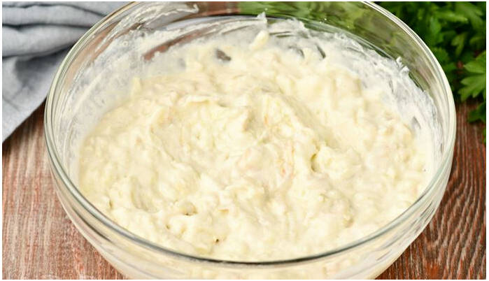 Тертый пирог с яблоками и творогом