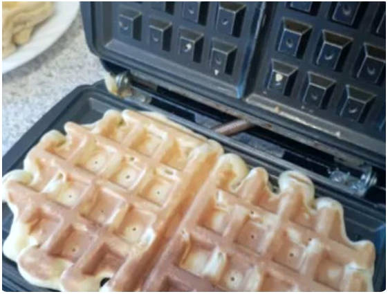 Мягкие вафли с молоком в вафельнице