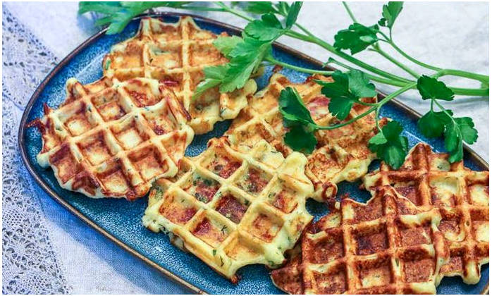 Несладкие вафли на завтрак в вафельнице
