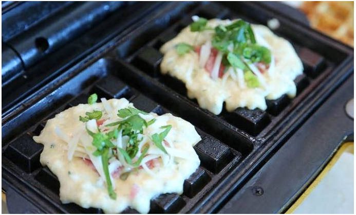 Несладкие вафли на завтрак в вафельнице