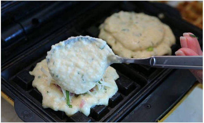 Несладкие вафли на завтрак в вафельнице