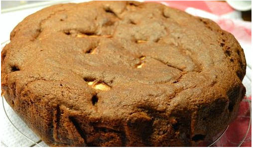 Шоколадный пирог с яблоками
