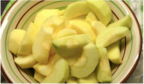 Шоколадный пирог с яблоками