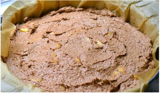 Шоколадный пирог с яблоками