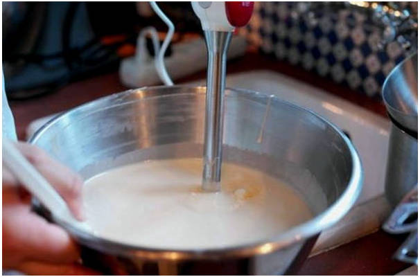 Шарлотка с яблоками в мультиварке Поларис