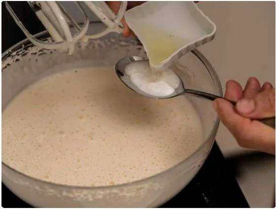 Классическая шарлотка с яблоками и содой в духовке