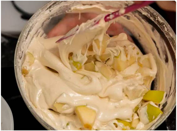 Классическая шарлотка с яблоками и содой в духовке