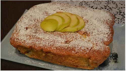 Шарлотка с яблоками в стеклянной форме в духовке