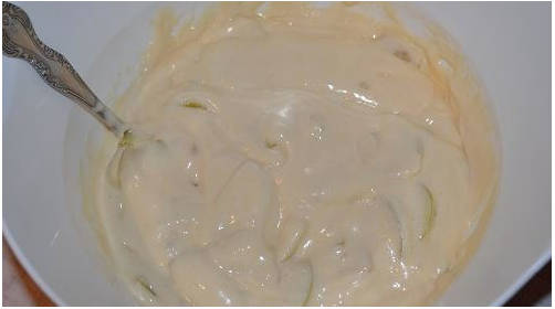 Шарлотка с яблоками в стеклянной форме в духовке