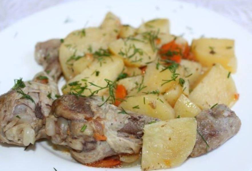 Тушеная курица с картошкой в мультиварке Редмонд
