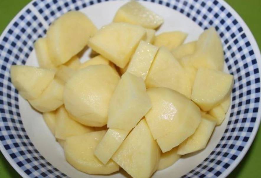 Тушеная курица с картошкой в мультиварке Редмонд