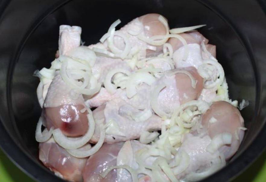 Тушеная курица с картошкой в мультиварке Редмонд