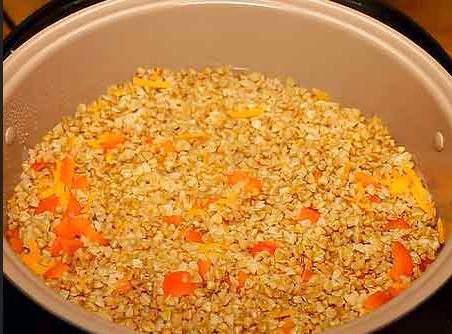 Гречка с курицей в мультиварке Редмонд