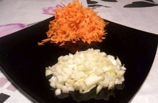 Тушеная картошка с мясом в мультиварке Редмонд