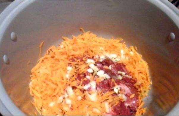Тушеная картошка с мясом в мультиварке Редмонд