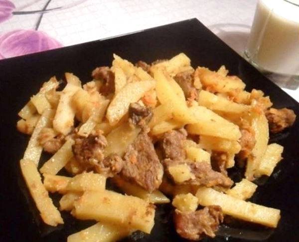 Тушеная картошка с мясом в мультиварке Редмонд