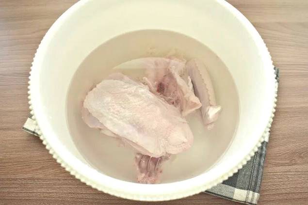 Куриный бульон в мультиварке Редмонд