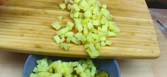 Мясной салат с кукурузой
