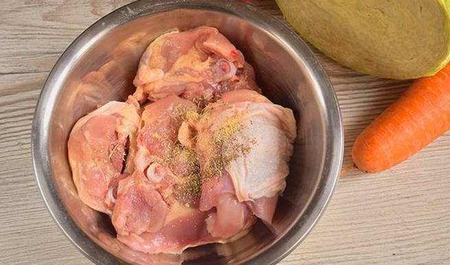 Капуста с курицей в рукаве для запекания в духовке