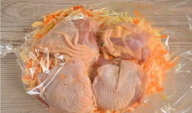Капуста с курицей в рукаве для запекания в духовке