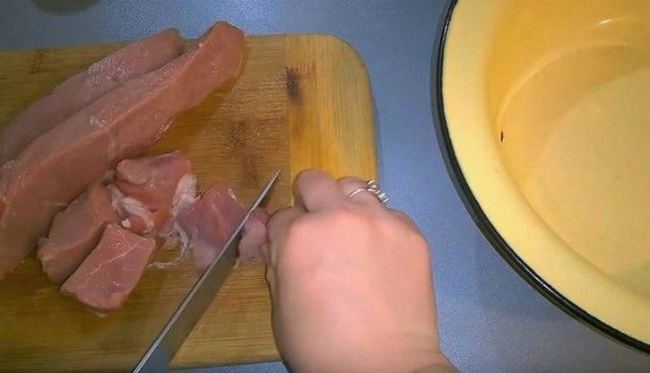 Шашлык на луковой подушке в рукаве в духовке