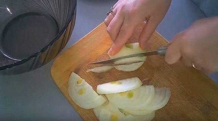 Шашлык на луковой подушке в рукаве в духовке