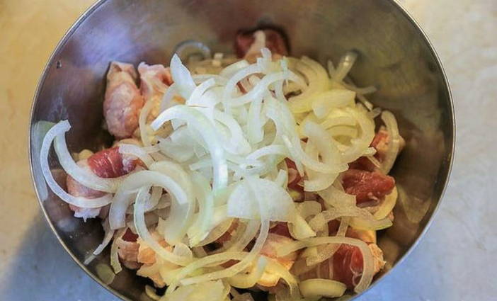 Картошка с мясом в рукаве в духовке