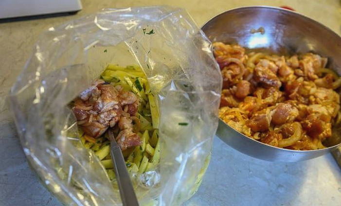 Картошка с мясом в рукаве в духовке