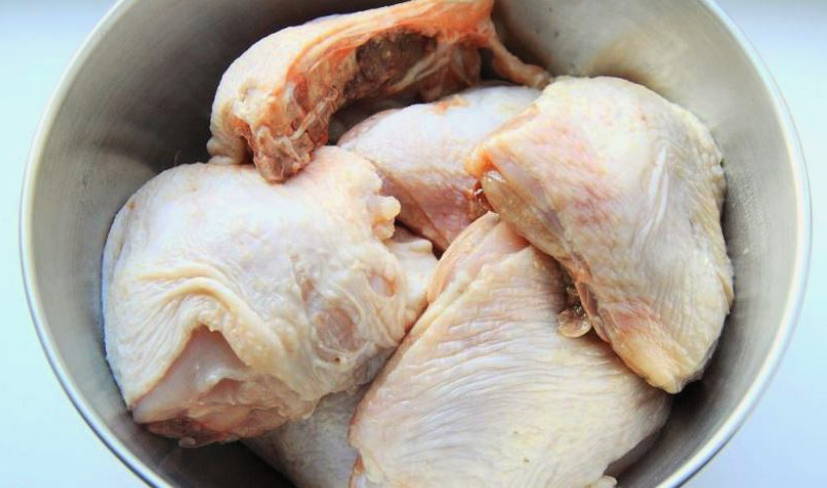 Куриные бедра с картошкой в духовке в рукаве