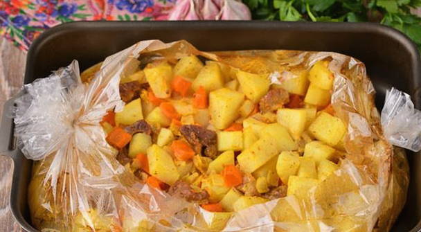 Картошка с мясом в рукаве для запекания в духовке