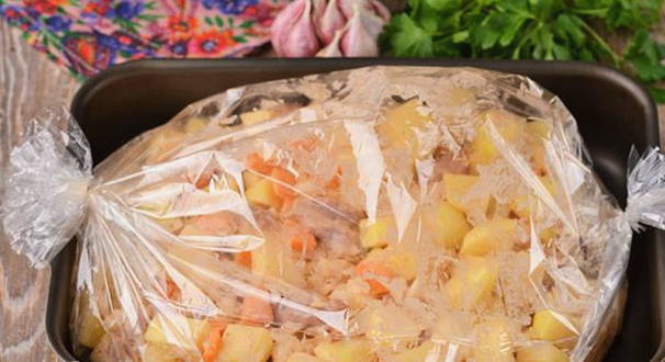 Картошка с мясом в рукаве для запекания в духовке