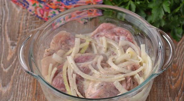 Куриные бедра в рукаве в духовке