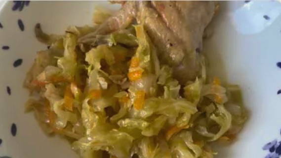 Капуста с курицей в рукаве в духовке