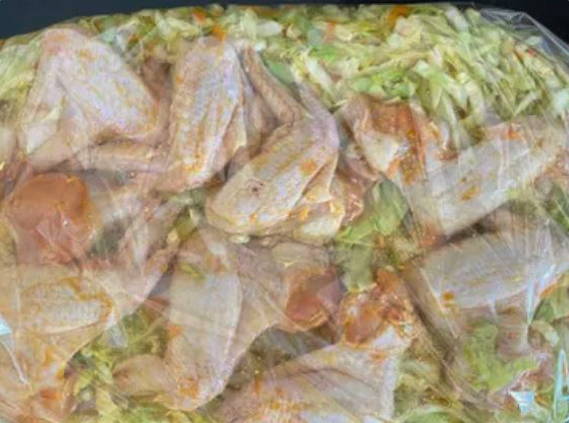 Капуста с курицей в рукаве в духовке