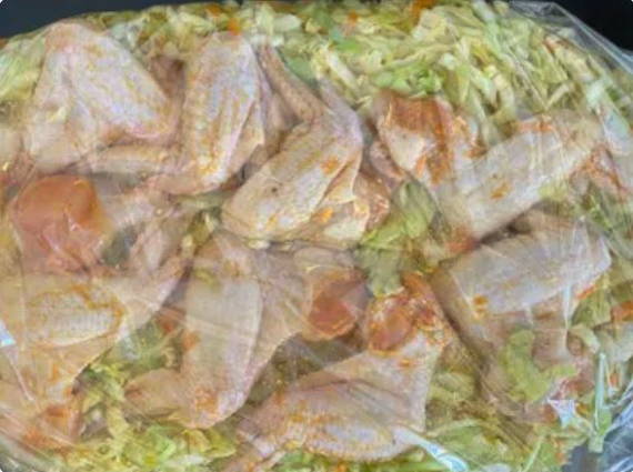 Капуста с курицей в рукаве в духовке