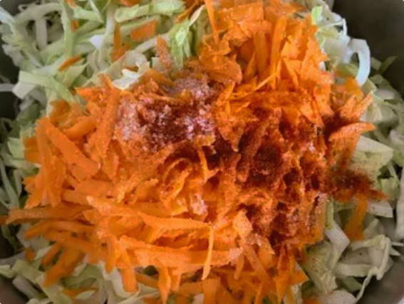 Капуста с курицей в рукаве в духовке