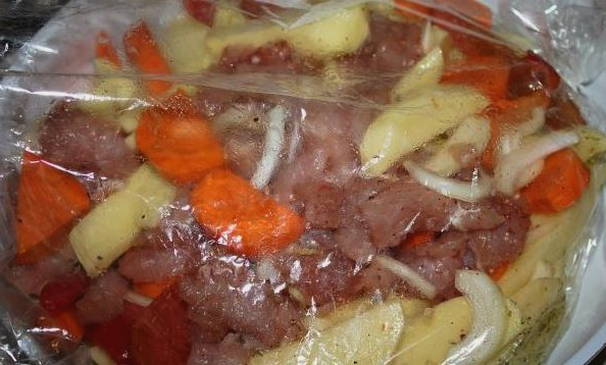 Индейка с овощами в рукаве в духовке