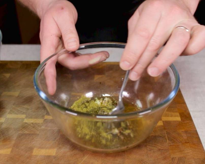 Грузинский салат с фасолью и кинзой